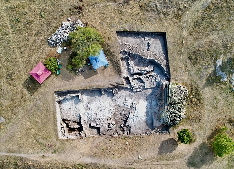 Hearths and ovens dating back to the 7th century BC xiscovered in front of the Phrygian altar