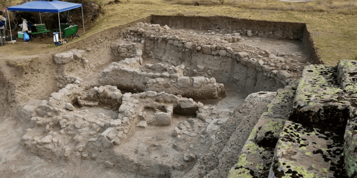 Hearths and ovens dating back to the 7th century BC xiscovered in front of the Phrygian altar