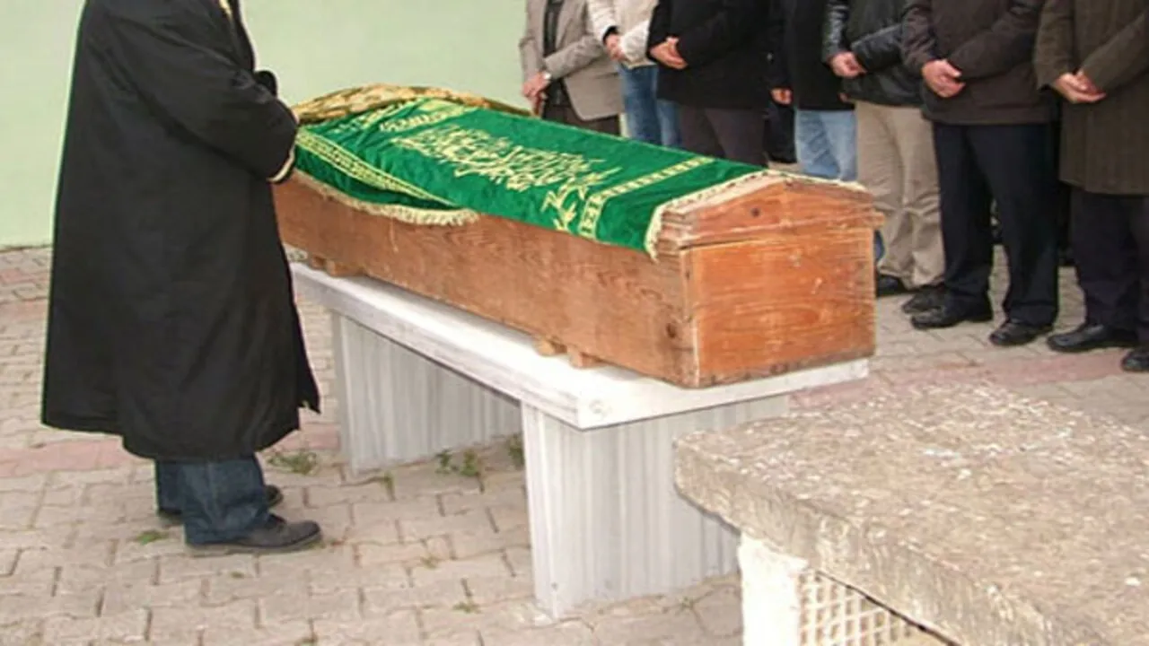 A sound came from the coffin while the funeral prayer was being held!