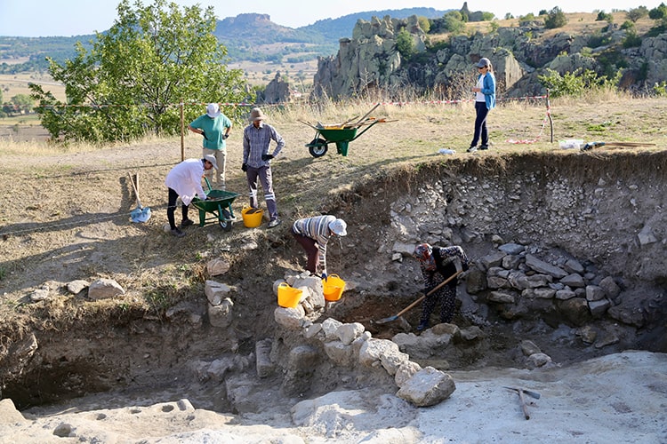 Hearths and ovens dating back to the 7th century BC xiscovered in front of the Phrygian altar