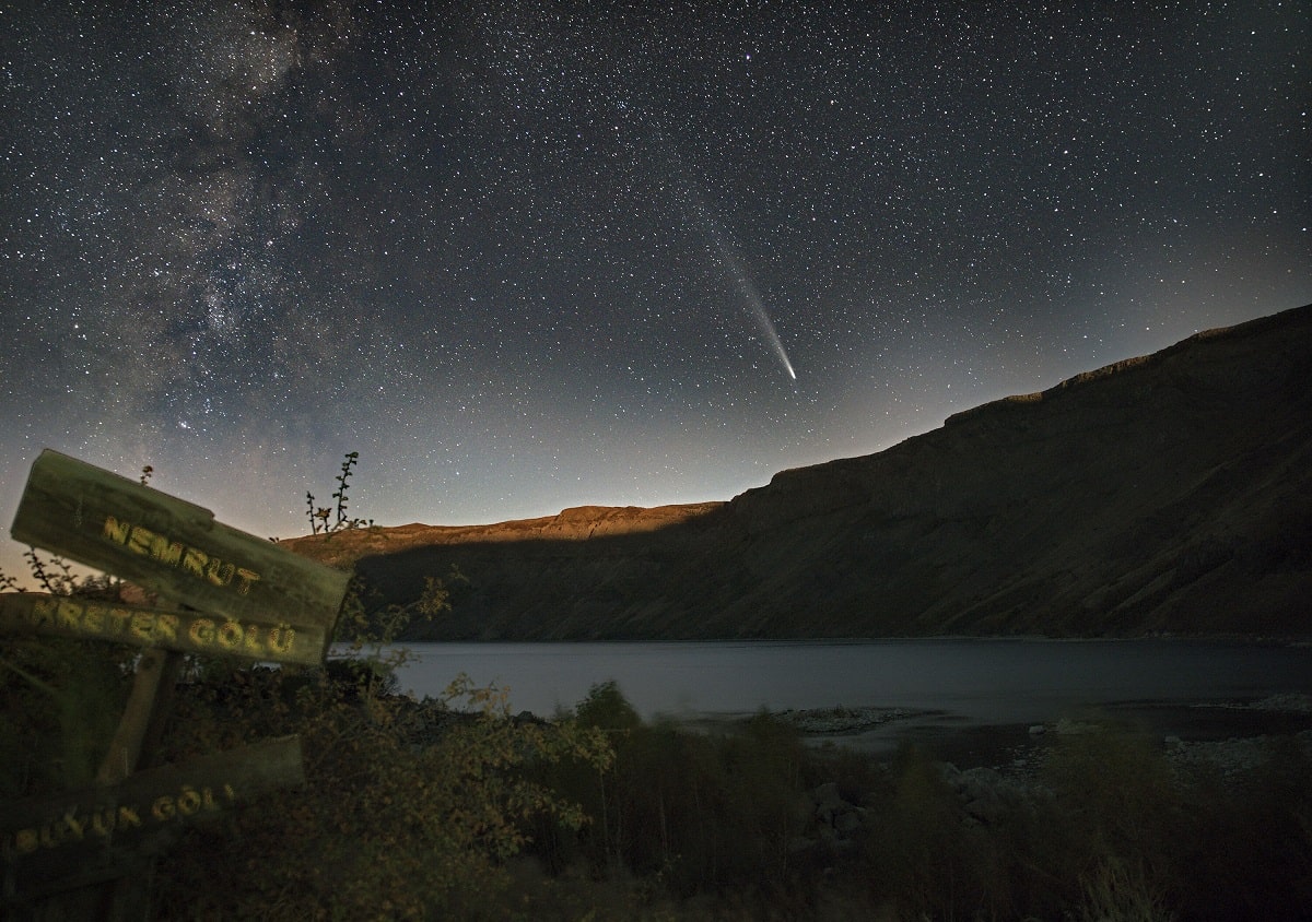 The Atlas comet was observed at Nemrut Crater Lake1